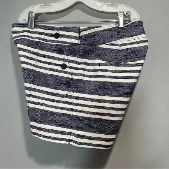 Ann Taylor The Riviera Short Size 4 - Picture 3 of 14